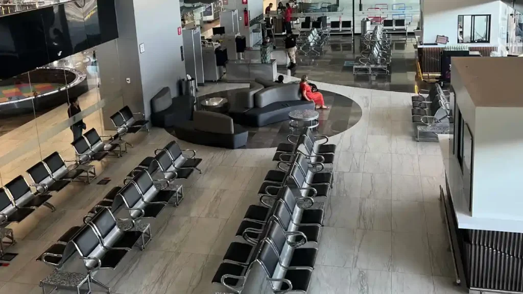 Sala de espera de Paseo Destino.