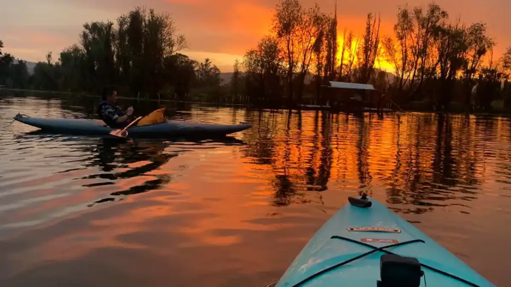 Recorrido en Kayak por los canales de Xochimilco.