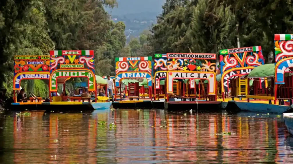Trajineras en Xochimilco en la CDMX.