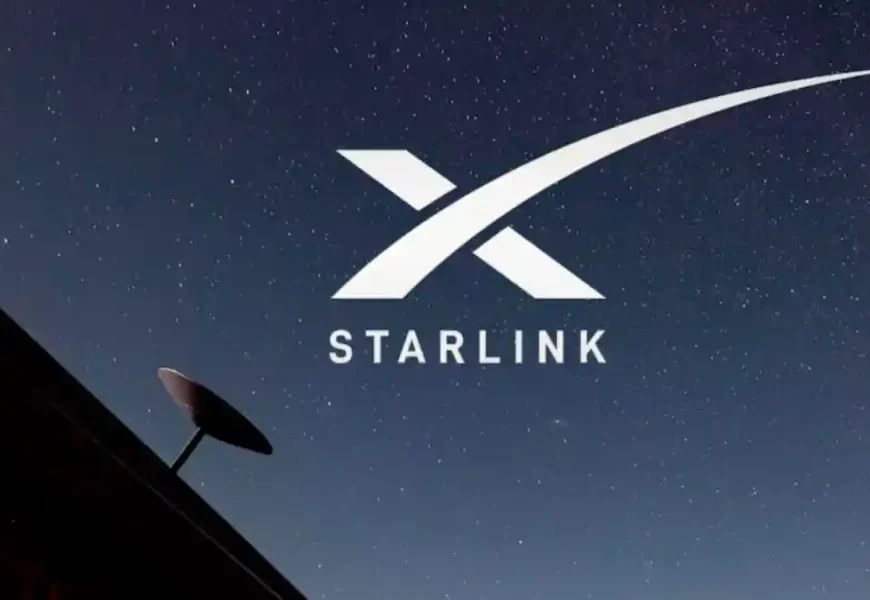 Starlink utiliza miles de pequeños satélites para transmitir señal de internet a un receptor en tierra.