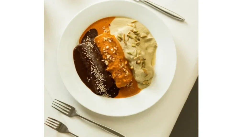 Enchiladas de tres moles del Mural de los Poblanos.