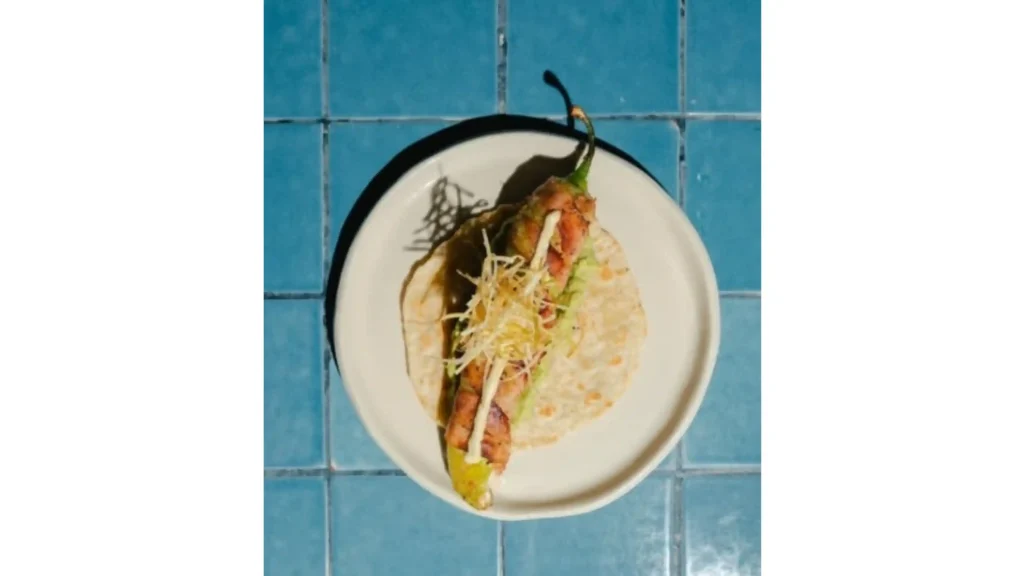 Taco de chile güero de El Güero Marinero.